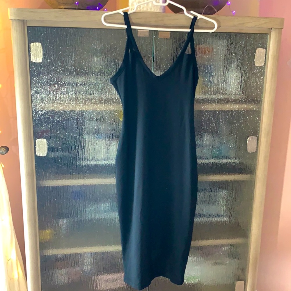 black v neck lounge dress